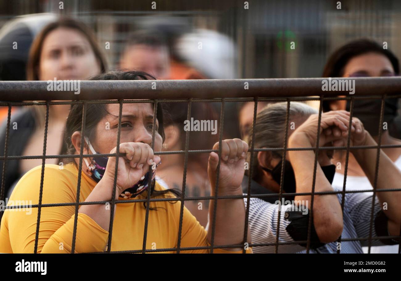 Relatives of inmates of the Litoral penitentiary wait for information ...