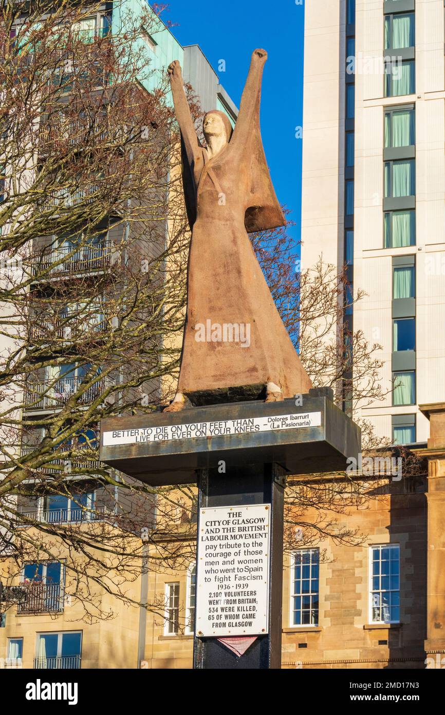 Statue on Broomielaw, near the River Clyde, as a monument to the volunteers who went from Glasgow to fight in the Spanish Civil war, 1936 - 1939. Stock Photo