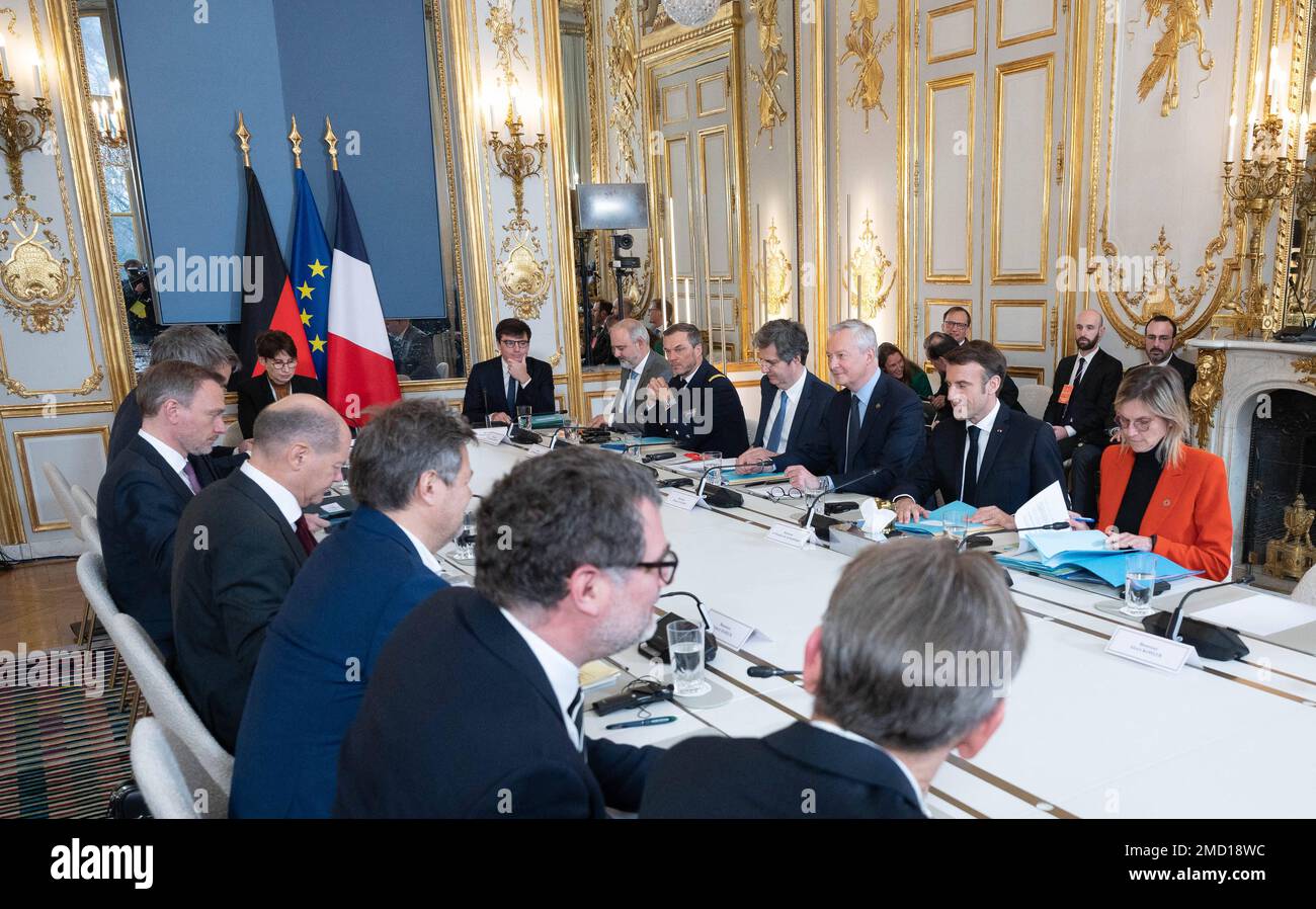 French President Emmanuel Macron and German Chancellor Olaf Scholz,  accompanied by Pierre Andre Imbert, Jean Philippe Rolland, Francois  Delattre, Bruno Le Maire, Agnes Pannier Runacher, attend a working session  as part of