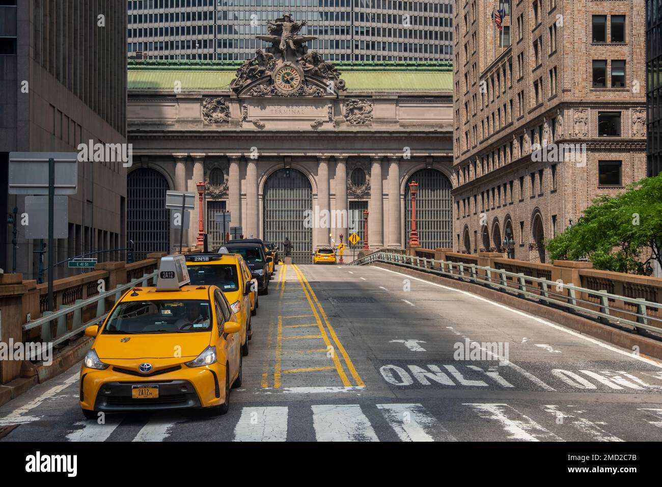 Yellow Cabs in front of Grand Central Station, Midtown Manhattan, New York, USA Stock Photo