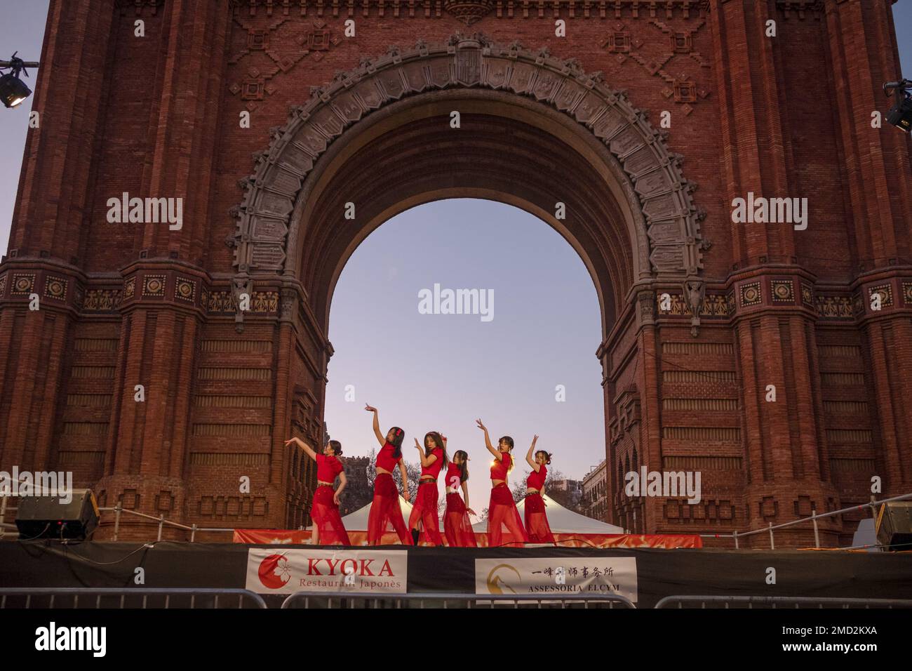 Barcelona Spain 21st Jan 2023 Chinese Dancers Perform Traditional barcelona-spain-21st-jan-2023-chinese-dancers-perform-traditional