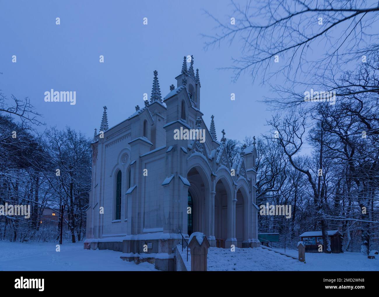 Wien, Vienna: Sisi chapel, snow in 19. Döbling, Wien, Austria Stock Photo