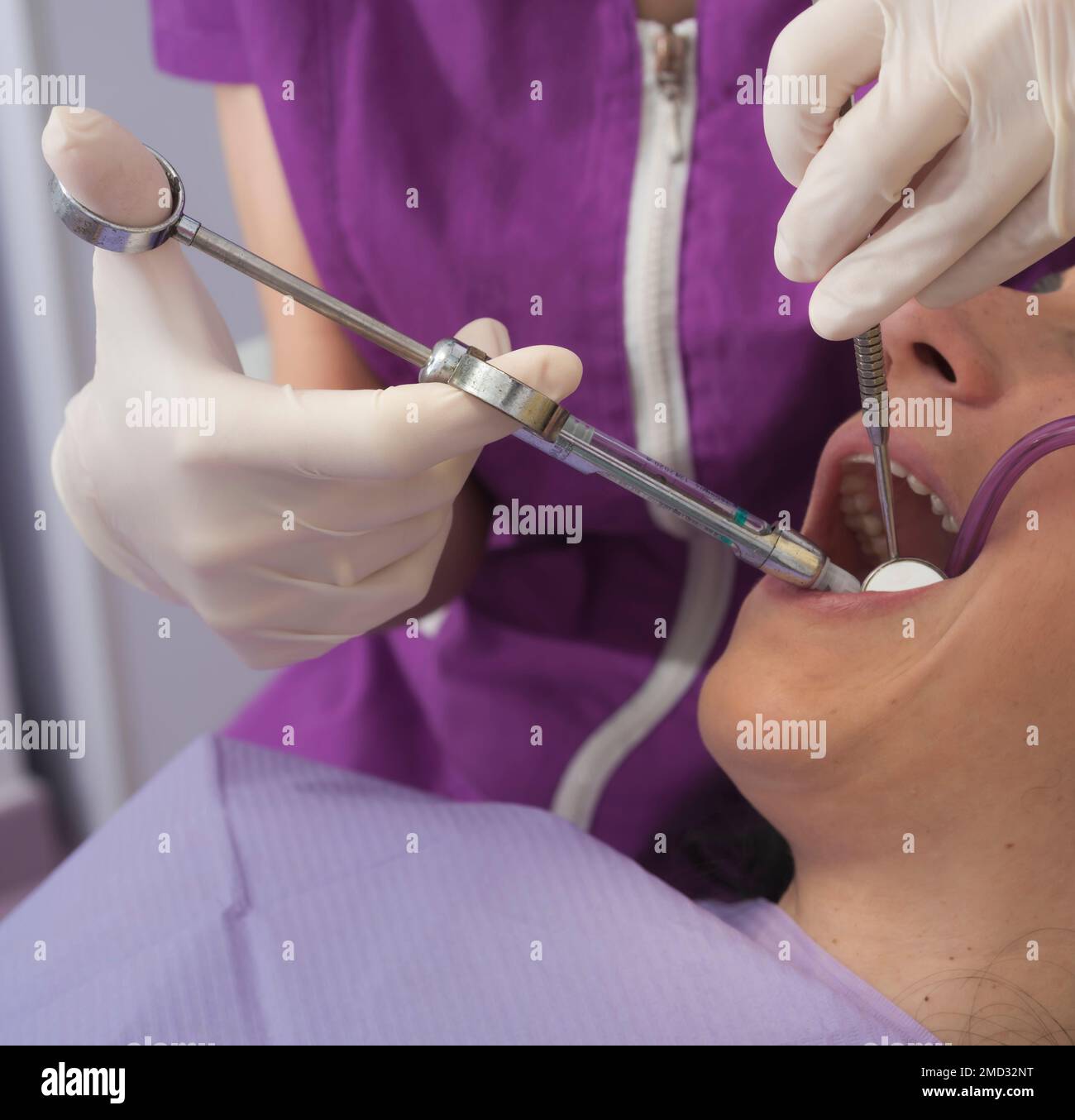 anesthesia treatment by pricking in the mouth to a young female patient