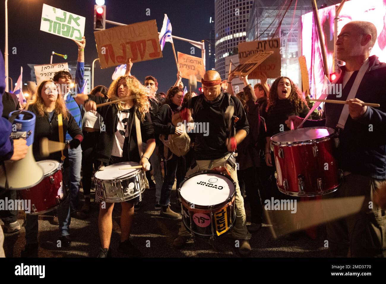 Tel Aviv, Israel. 21st Jan, 2023. Protesters play drums at Kaplan junction during the demonstration. Over 100,000 people protested in Tel Aviv against Netanyahu's far-right government and judicial overhaul. Credit: SOPA Images Limited/Alamy Live News Stock Photo