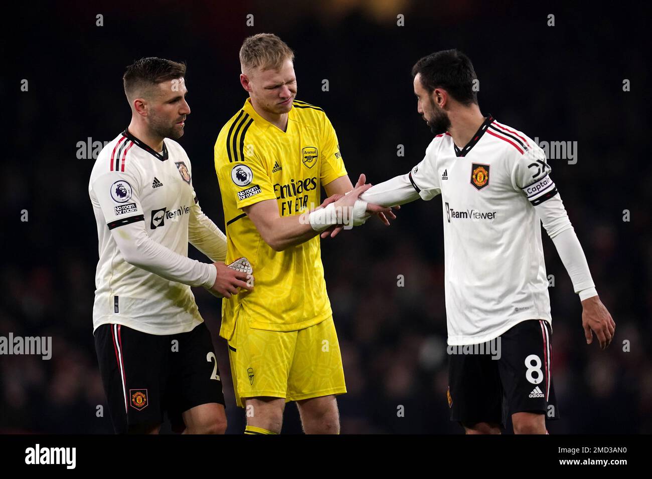 Arsenal goalkeeper Aaron Ramsdale talks to Manchester United's Bruno Fernandes following the Premier League match at the Emirates Stadium, London. Picture date: Sunday January 22, 2023. Stock Photo
