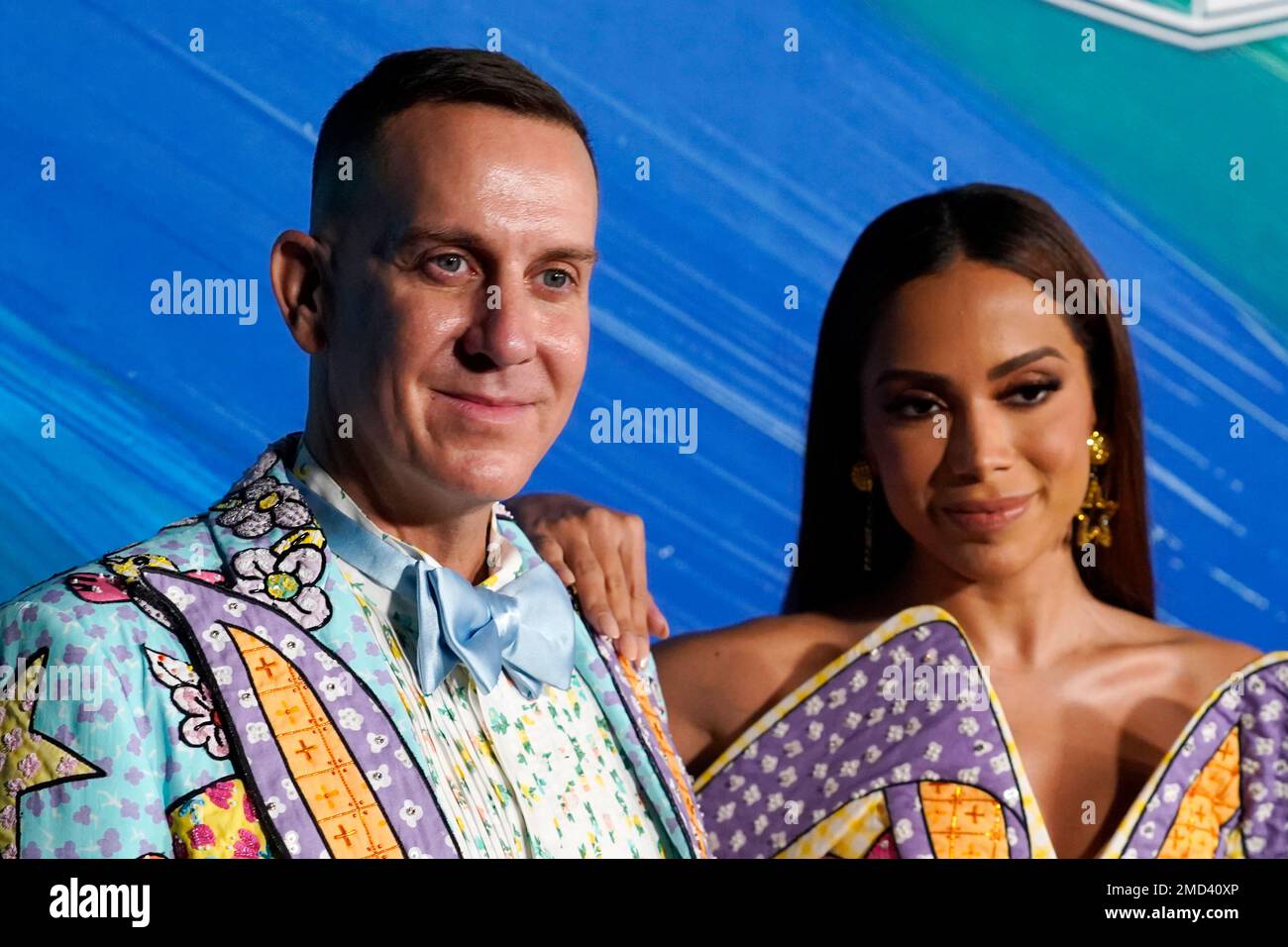 Honoree Jeremy Thomas, left, and Brazilian singer Anitta pose together