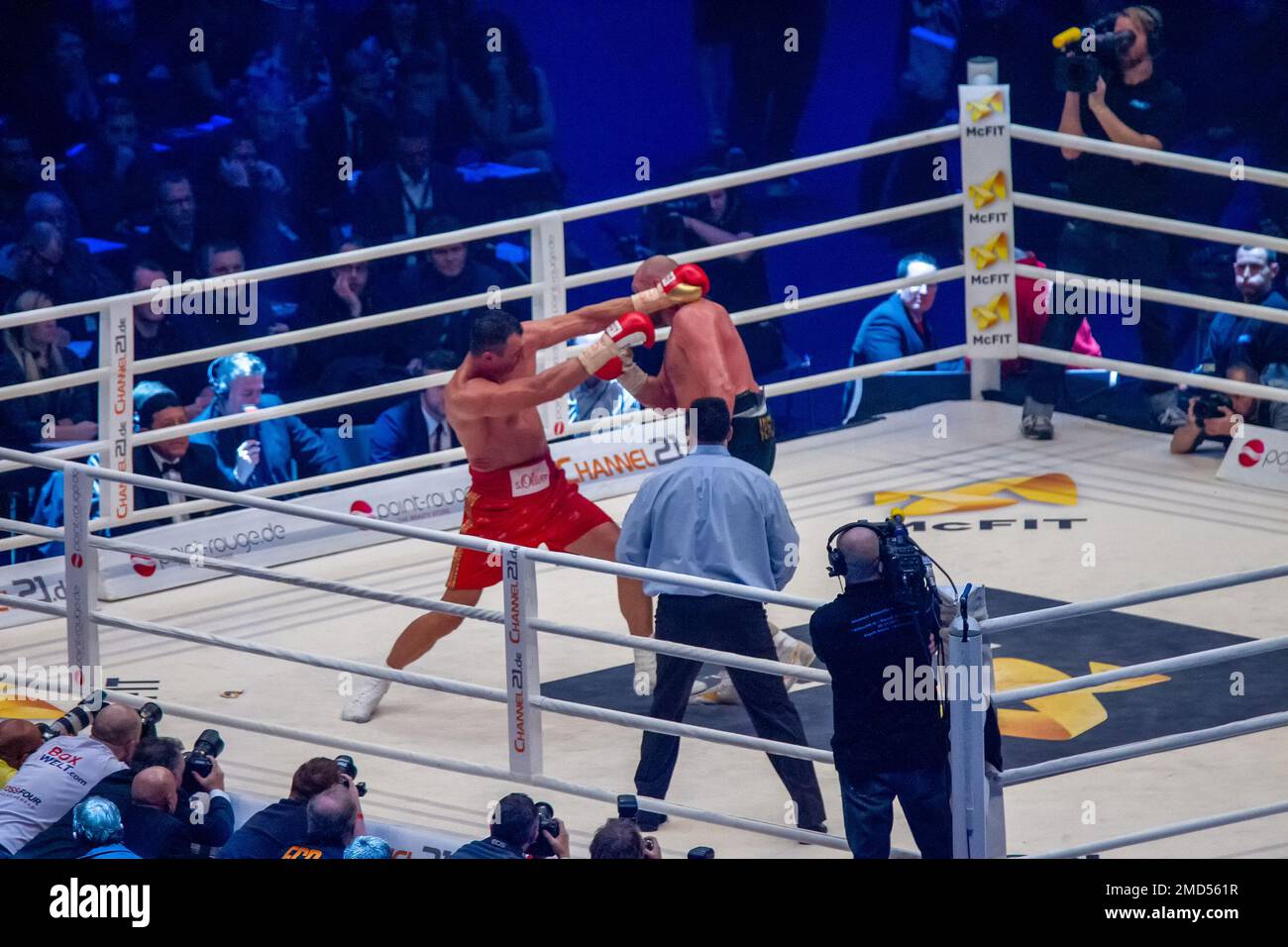 Klitschko Clinches His Way To Victory Over Peter - Boxing News 24