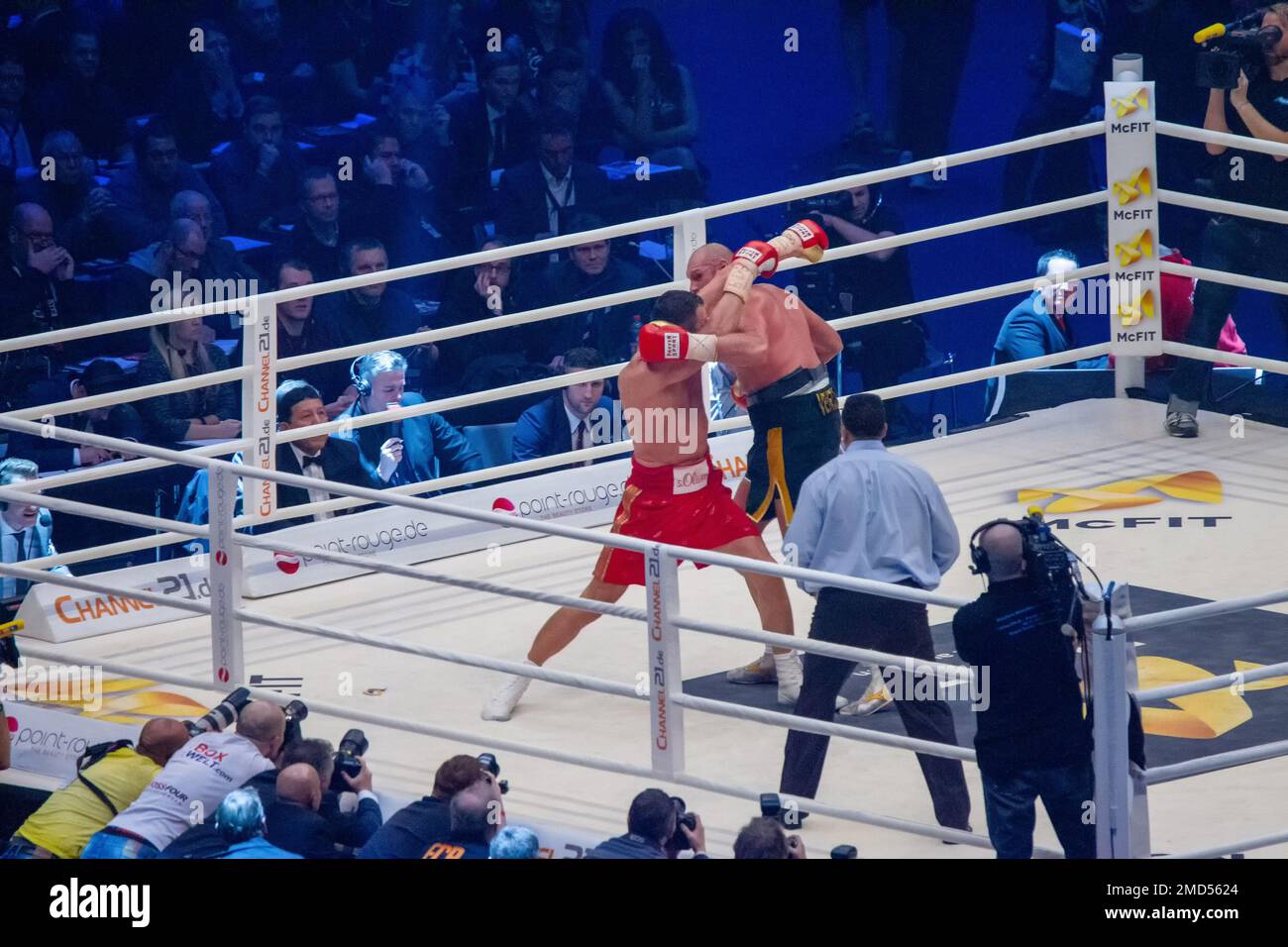 28-11-2015 Dusseldorf Germany. Tyson Fury got away from the tilted punch and now straightens up and hits with a left also misses. Commentator Carl Fro Stock Photo