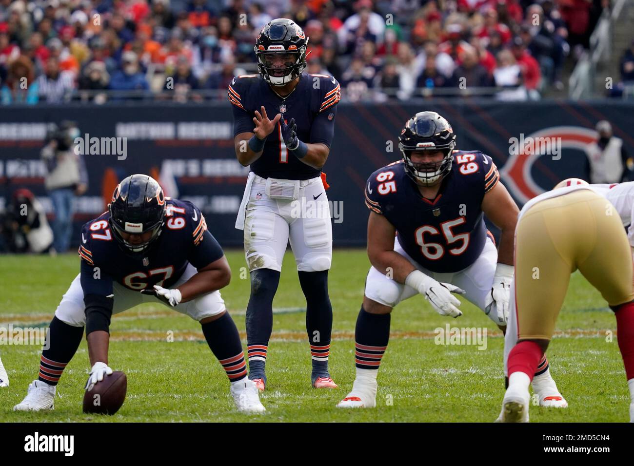 CHICAGO, IL - OCTOBER 31: Chicago Bears quarterback Justin Fields