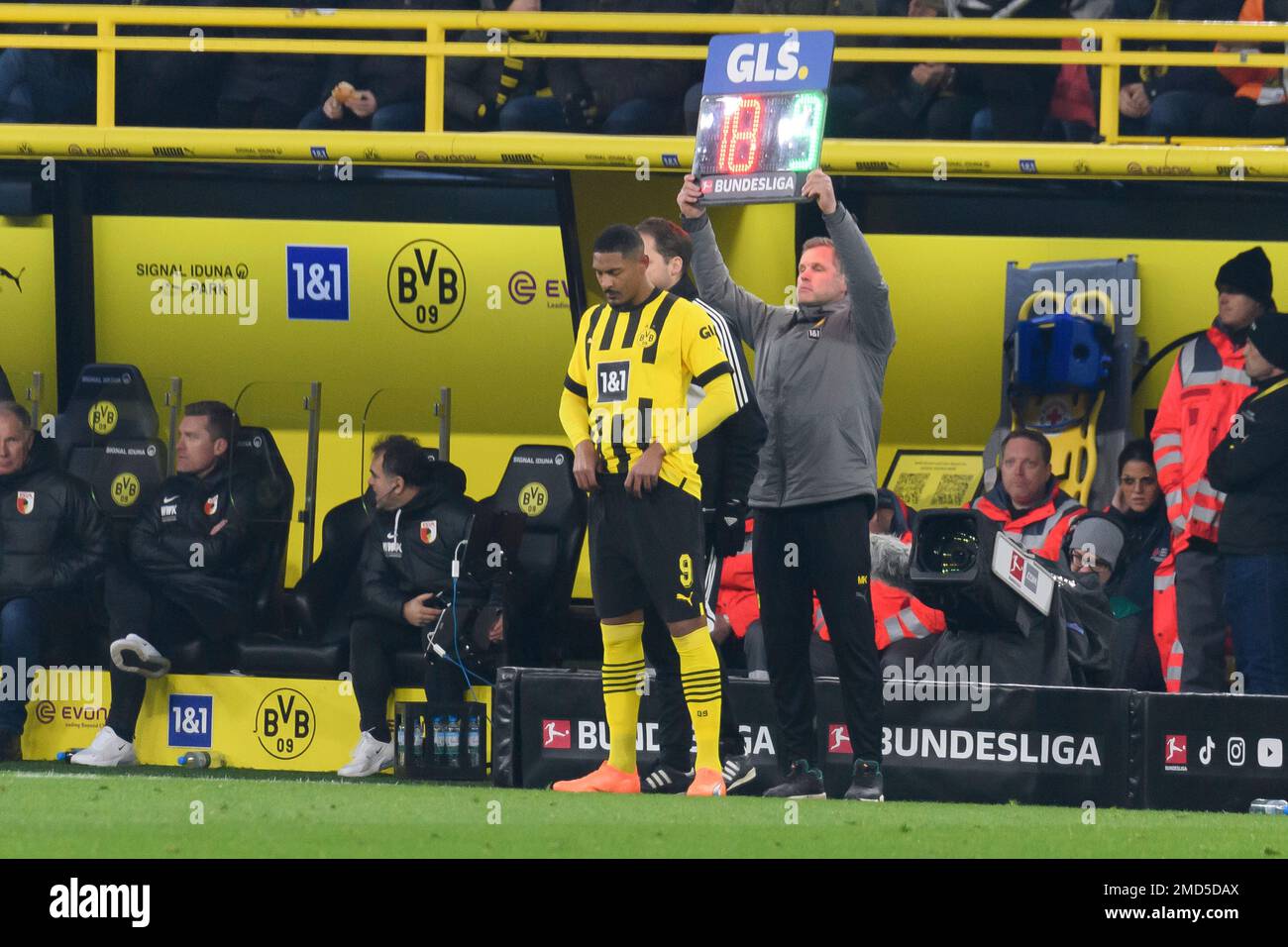 Sebastien HALLER (DO) comes on, substitute, soccer 1st Bundesliga, 16th  matchday, Borussia Dortmund (DO) - FC Augsburg (A) 4: 3, on January 22nd,  2023 in Dortmund/ Germany Stock Photo - Alamy