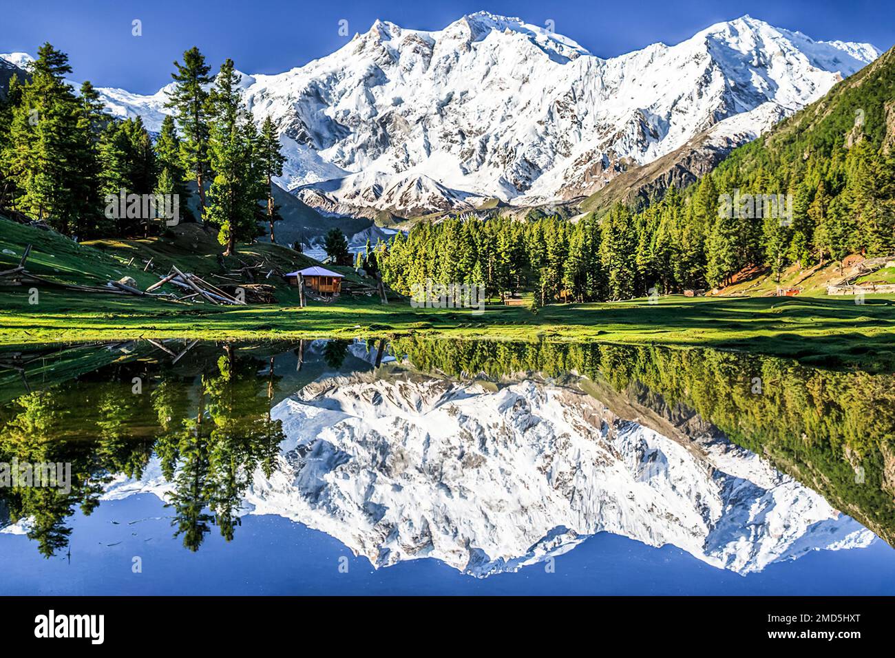 K2 mountain reflection hi-res stock photography and images - Alamy, image size:1300x956