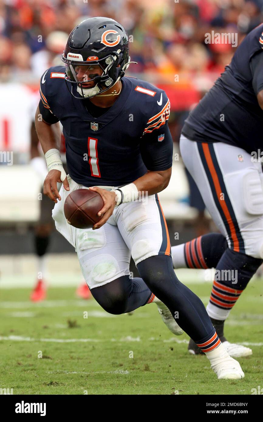 Chicago Bears quarterback Justin Fields (1) prepares to hand the