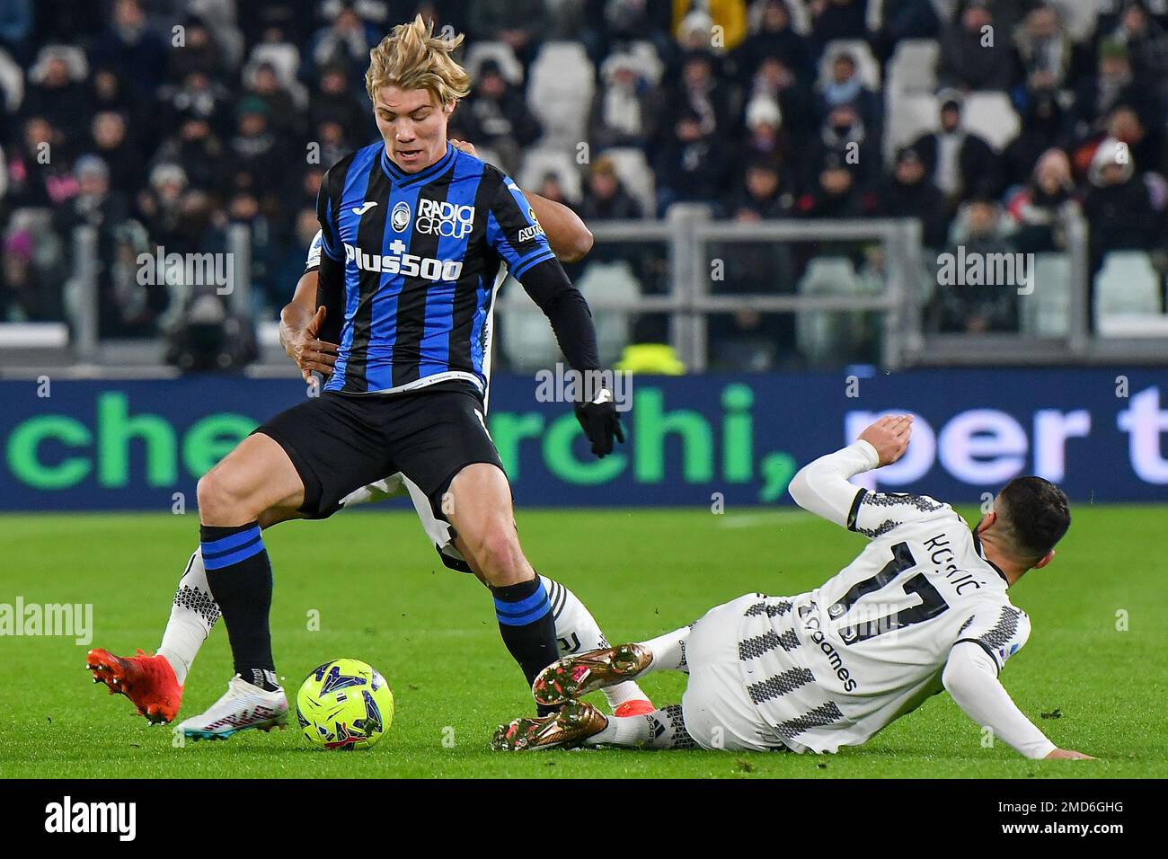 Torino, Italy. 22nd Jan, 2023. Rasmus Hojlund of Atalanta BC and Filip Kostic of Juventus FC compete for the ball during the Serie A football match between Juventus FC and Atalanta BC at Juventus stadium in Torino (Italy), January 22th, 2022. Photo Giuliano Marchisciano/Insidefoto Credit: Insidefoto di andrea staccioli/Alamy Live News Stock Photo