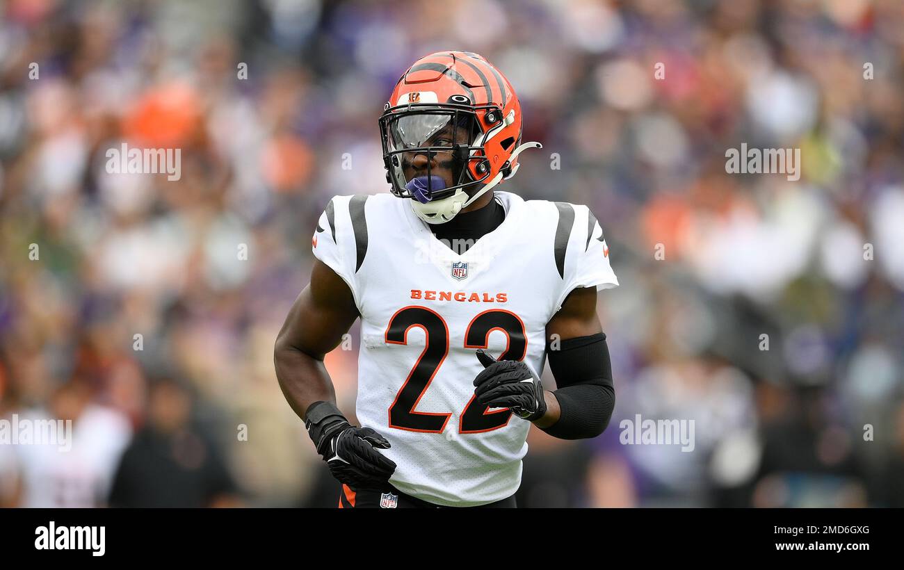 Chicago, United States. 19th Sep, 2021. Chicago Bears wide receiver Allen  Robinson (12) makes a first quarter touchdown catch over Cincinnati Bengals  cornerback Chidobe Awuzie (22) at Soldier Field in Chicago on