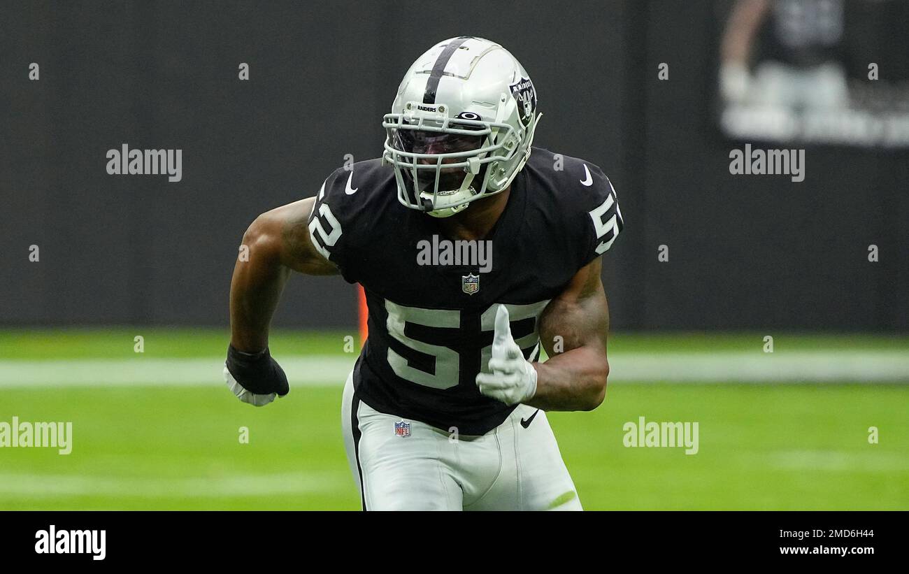 Las Vegas Raiders linebacker Denzel Perryman (52) takes his stance during  an NFL football game against the Los Angeles Rams, Thursday, Dec. 8, 2022,  in Inglewood, Calif. (AP Photo/Kyusung Gong Stock Photo - Alamy