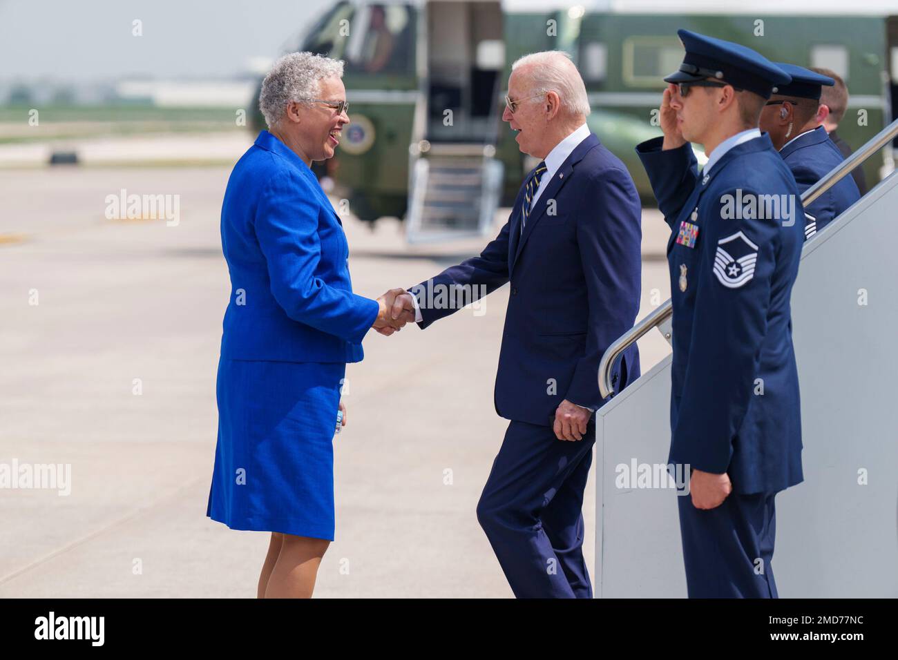 Reportage: President Joe Biden disembarks Air Force One at Chicago’s O’Hare International Airport, Wednesday, May 11, 2022, and greets Toni Preckwinkle, Chairperson of the Cook County Board of Commissioners. Stock Photo