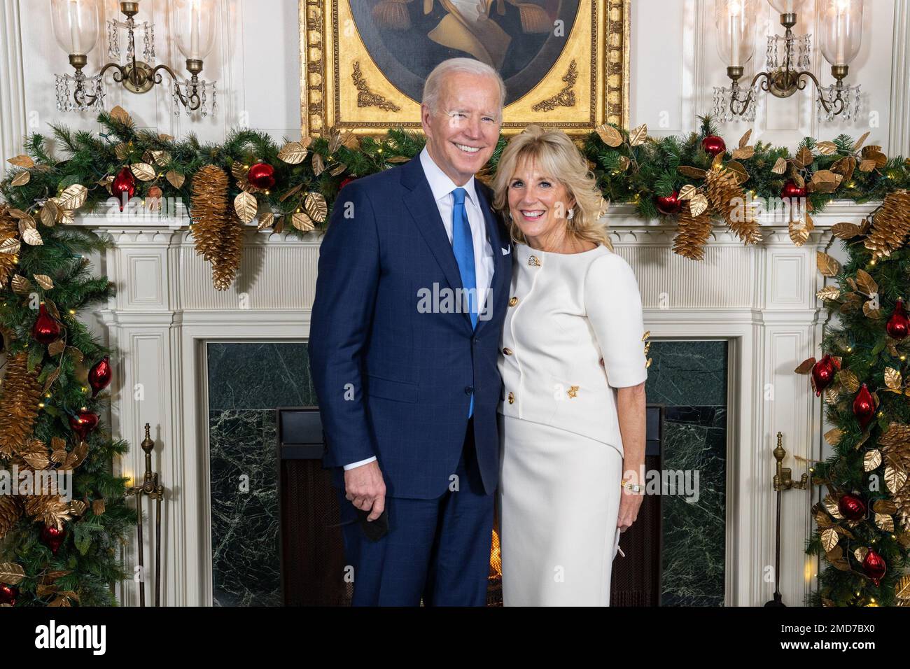 Reportage: President Joe Biden and First Lady Jill Bide pose for a photo in the Diplomatic Reception Room before a receiving line, Tuesday, December 21, 2021, at the White House Stock Photo