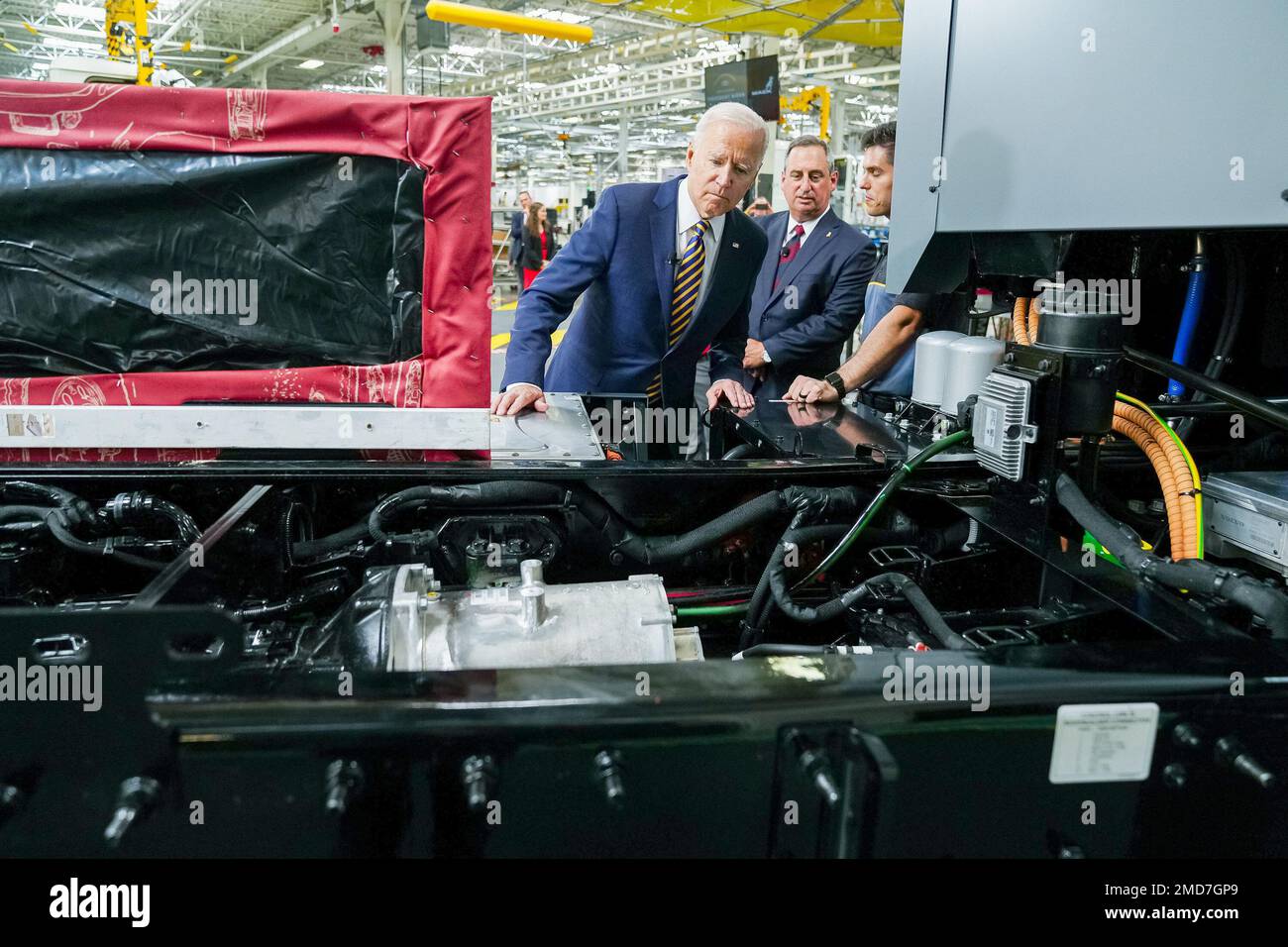 Reportage President Joe Biden tours the MackLehigh Valley Operations