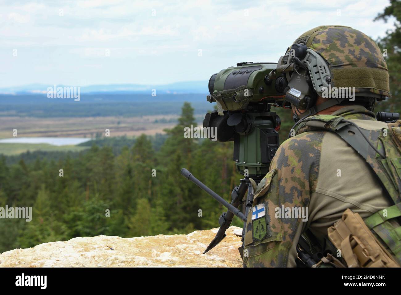 A Finnish Army Joint Tactical Air Control soldier, assigned to Karelia Brigade, observes the impact area of joint fires during exercise Dynamic Front 22 at the Grafenwoehr Training Area, Germany, July 14, 2022. Dynamic Front 22 is the premier U.S. led NATO and partner integrated exercise focused on fires interoperability throughout the U.S. European Command Theater. Stock Photo