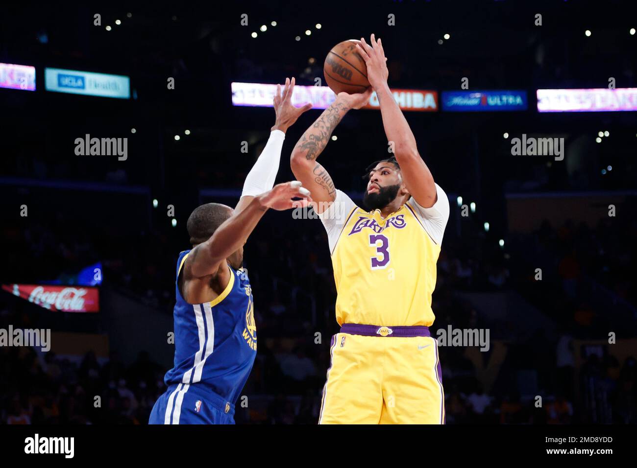 Los Angeles Lakers forward Anthony Davis (3) shoots against Golden State Warriors forward Andre Iguodala (9) during the first half of an NBA basketball game in Los Angeles, Tuesday, Oct. 19, 2021. (AP Photo/Ringo H.W. Chiu) Stock Photo