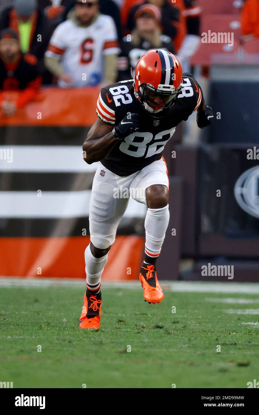 Cleveland Browns wide receiver Rashard Higgins (82) runs up the field  during an NFL football game against the Arizona Cardinals, Sunday, Oct. 17,  2021, in Cleveland. (AP Photo/Kirk Irwin Stock Photo - Alamy