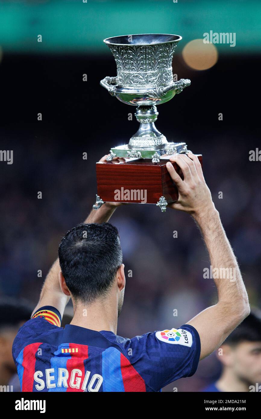 Barcelona, Spain. 22th Jan, 2023. Sergio Busquets poses with the Supercopa de Espana Trophy prior to the LaLiga match between FC Barcelona and Getafe CF at the Spotify Camp Nou Stadium in Barcelona, Spain. Credit: Christian Bertrand/Alamy Live News Stock Photo