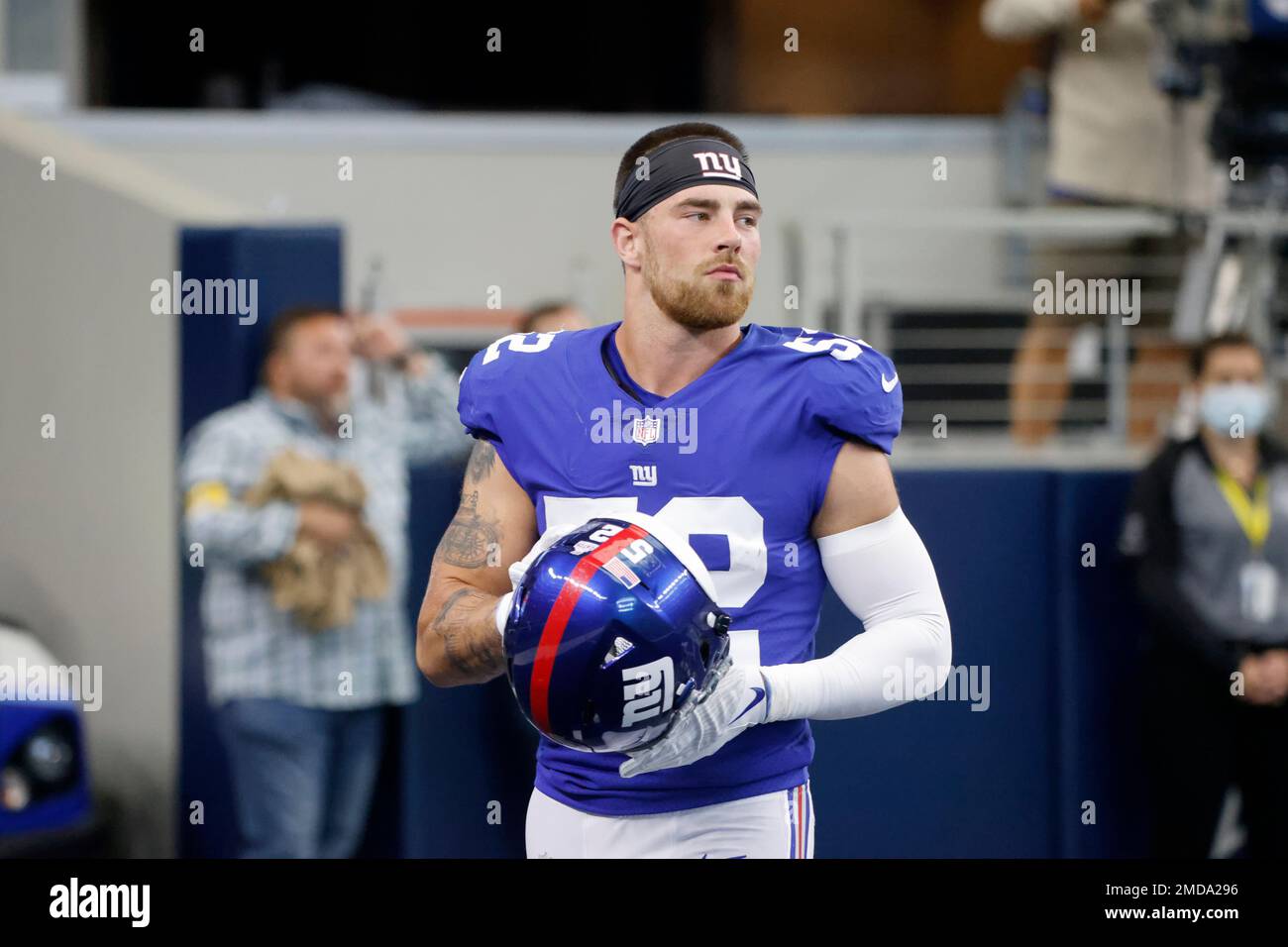 New York Giants linebacker Carter Coughlin (52) walks onto the field prior  to an NFL football game in Arlington, Texas, Sunday, Oct. 10, 2021. (AP  Photo/Michael Ainsworth Stock Photo - Alamy