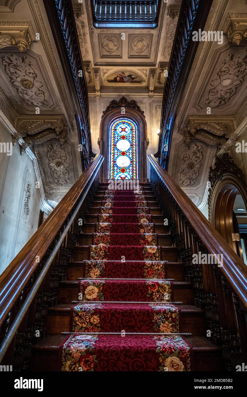grand staircase at the Victoria Mansion Stock Photo - Alamy