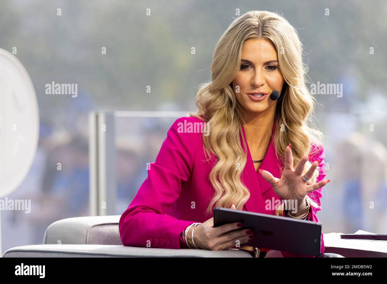 SEC Nation host Laura Rutledge talks to her cohosts during the SEC(05)