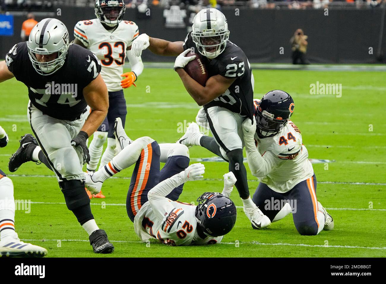 Chicago Bears inside linebacker Roquan Smith (58) walks off the field after  an NFL football game against the New York Giants, Sunday, Jan. 2, 2022, in  Chicago. (AP Photo/Kamil Krzaczynski Stock Photo - Alamy