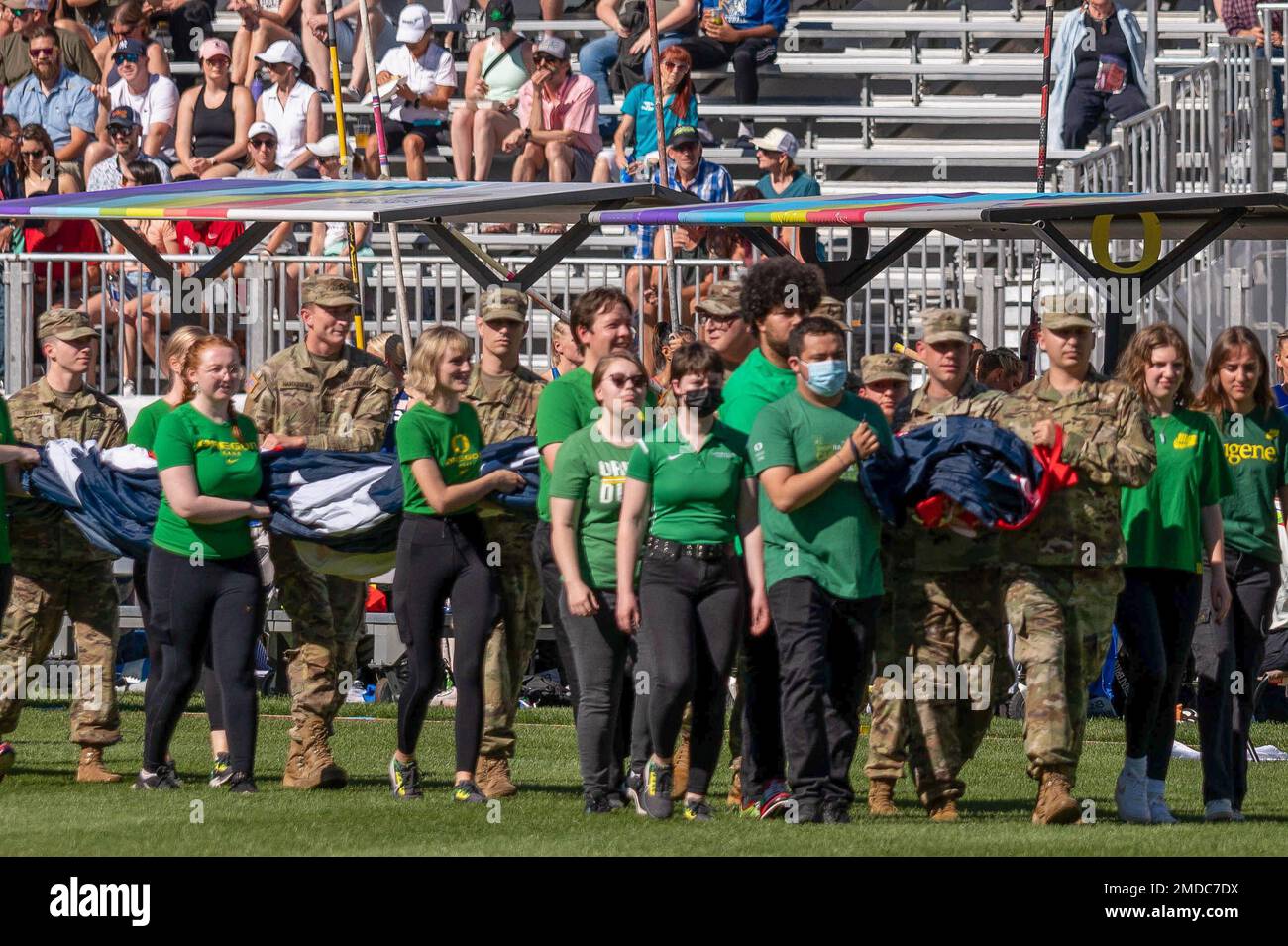 Soldiers from the Oregon Army National Guard, the University of Oregon Marching Band and Army ROTC cadets carry the American flag to the infield to display during the opening ceremony of the World Track and Field Championships, July 15, 2022, at Hayward Field, University of Oregon, in Eugene, Ore. The Championships ran July 15-24 and it was the first time they have been held in the U.S. (Photo by Sgt. 1st Class Amy Elker, Joint Force Headquarters Public Affairs, Oregon Army National Guard) Stock Photo