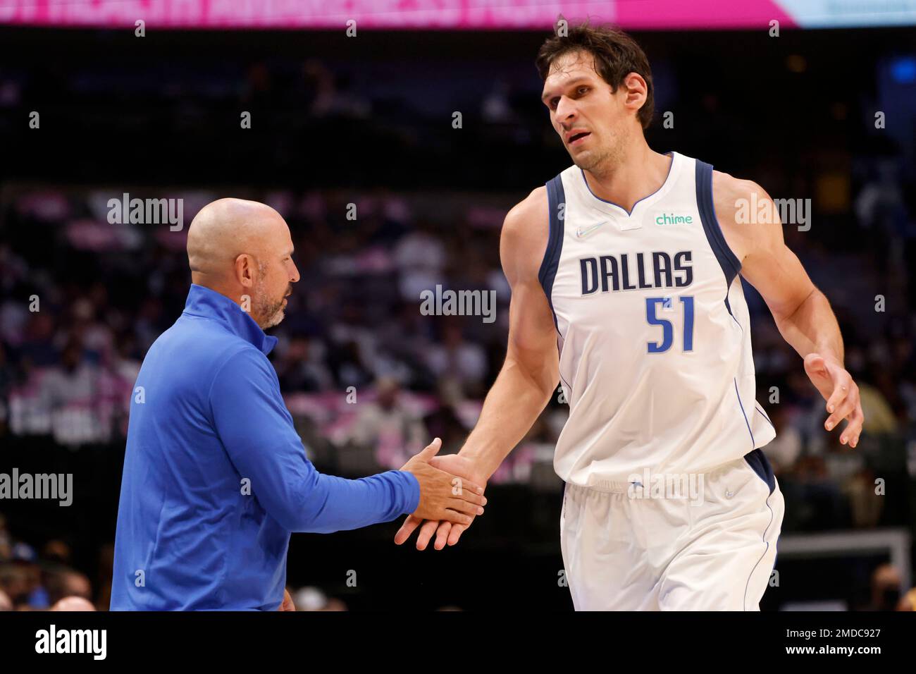 Dallas Mavericks' basketball players, coach, stadium