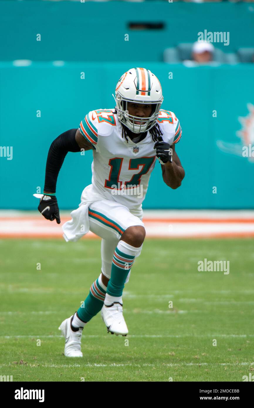 Miami Dolphins wide receiver Jaylen Waddle (17) runs a play during