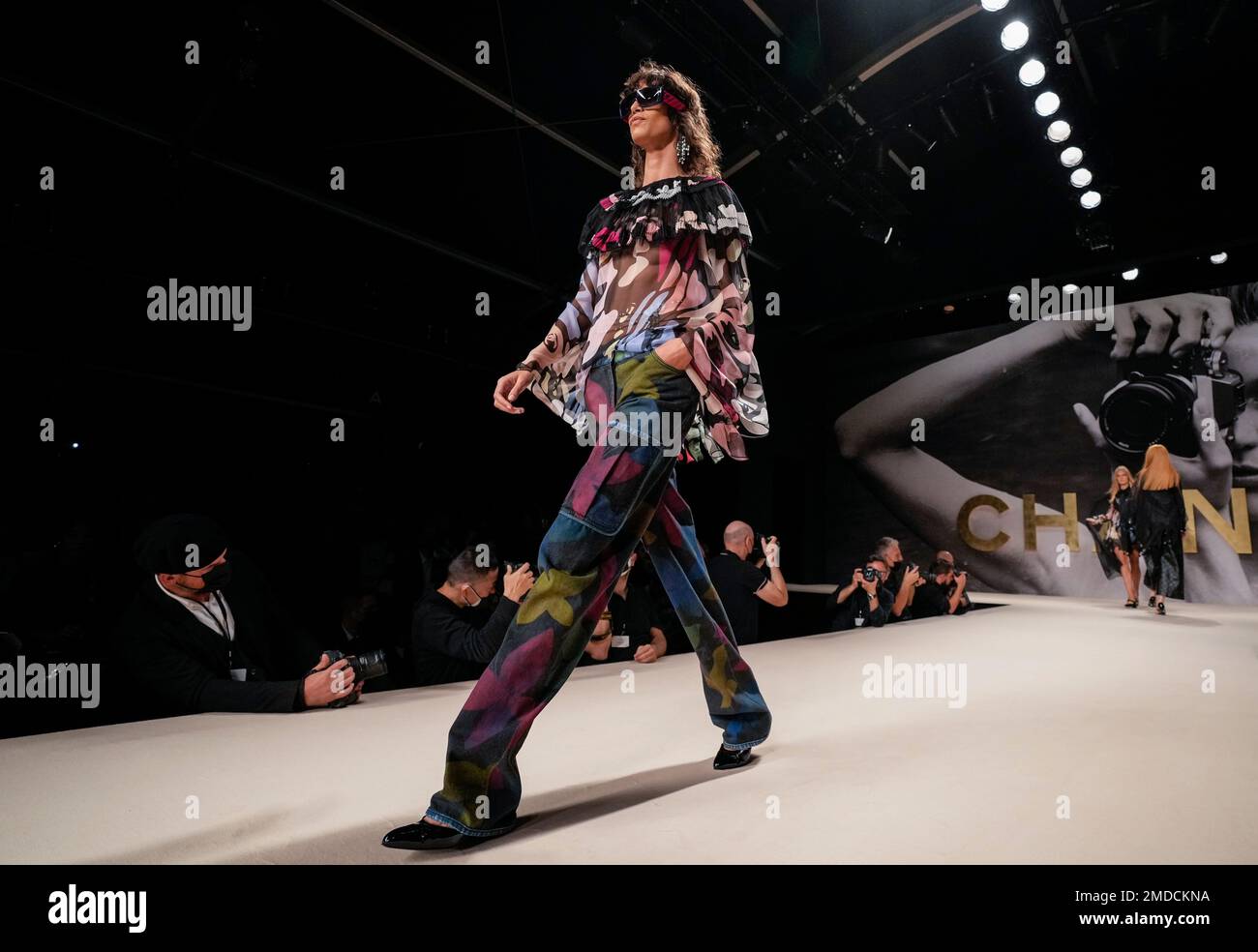A model wears a creation for the Chanel Spring-Summer 2022 ready-to-wear  fashion show presented Tuesday, Oct. 5, 2021, in Paris. (AP Photo/Francois  Mori Stock Photo - Alamy