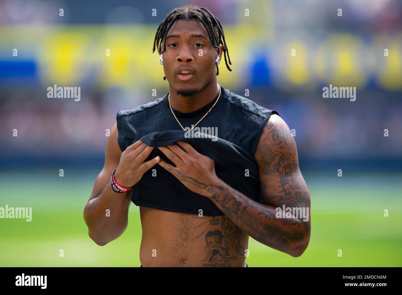 Arizona Cardinals linebacker Isaiah Simmons (9) warms up before an NFL  football game, Sunday, Oct. 3, 2021, in Inglewood, Calif. The Arizona  Cardinals defeated the Los Angeles Rams 37-20. (Dylan Stewart/Image of