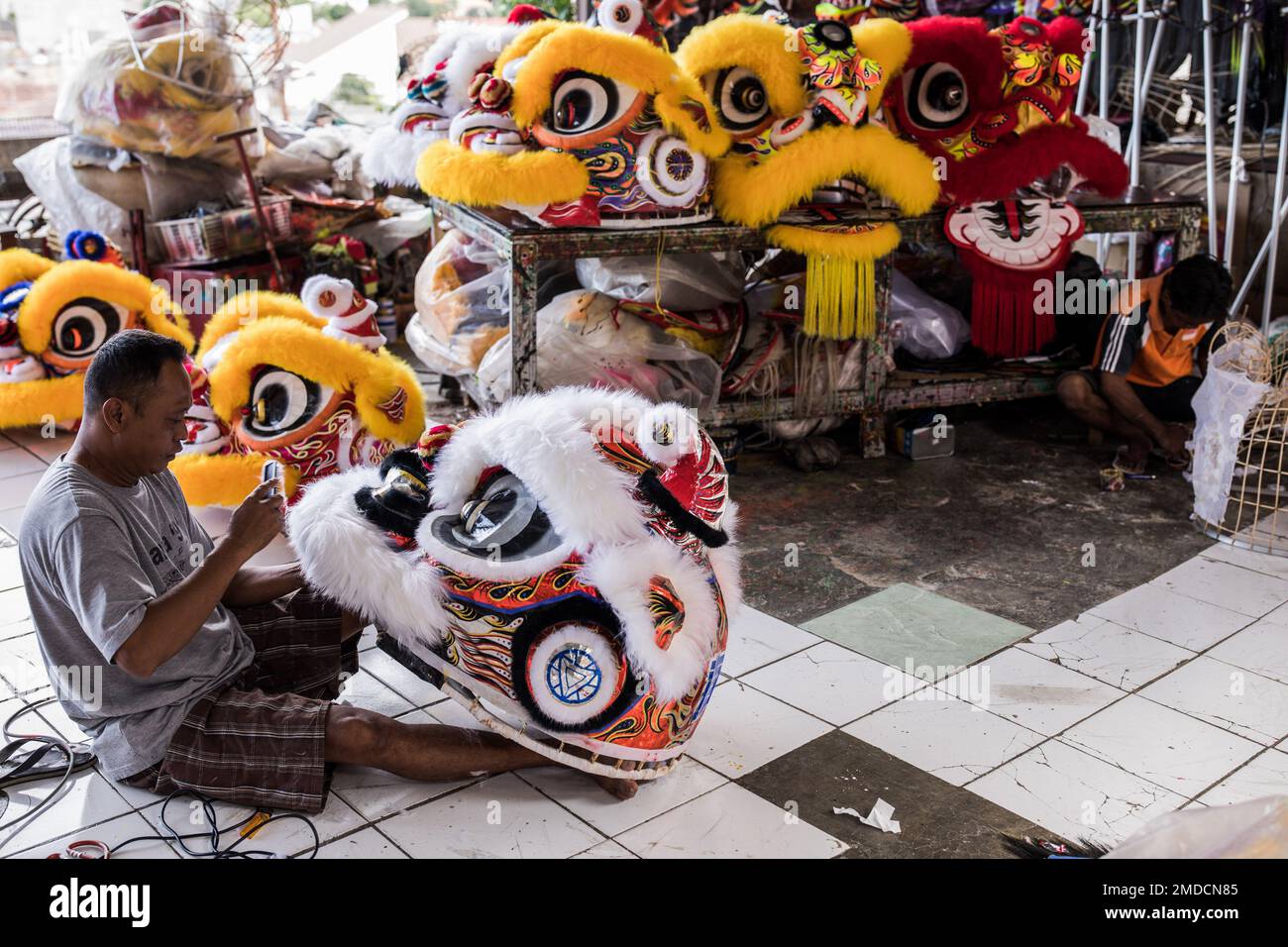 Bogor, Indonesia. 9th Jan, 2023. A craftsman makes a traditional costume lion head known as 'Barongsai' at a workshop in Bogor. Countries around Southeast Asia are set to welcome a lively Chinese New Year, The first day of the Lunar New Year on January 22, will usher in the Year of the Water Rabbit. (Credit Image: © Garry Lotulung/SOPA Images via ZUMA Press Wire) EDITORIAL USAGE ONLY! Not for Commercial USAGE! Stock Photo
