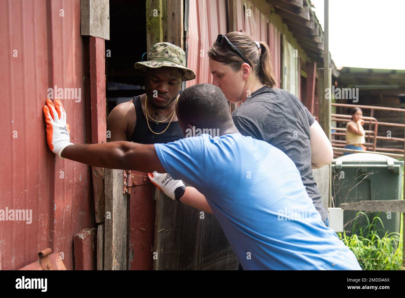 U.S. Navy Sailors, assigned to the aircraft carrier USS John C. Stennis (CVN 74), remove a gate at Willow Woods Equine Sanctuary as part of a community relations event, in Hampton, Virginia, July 16, 2022. The John C. Stennis is in Newport News Shipyard working alongside NNS, NAVSEA and contractors conducting Refueling and Complex Overhaul as part of the mission to deliver the warship back in the fight, on time and on budget, to resume its duty of defending the United States. Stock Photo