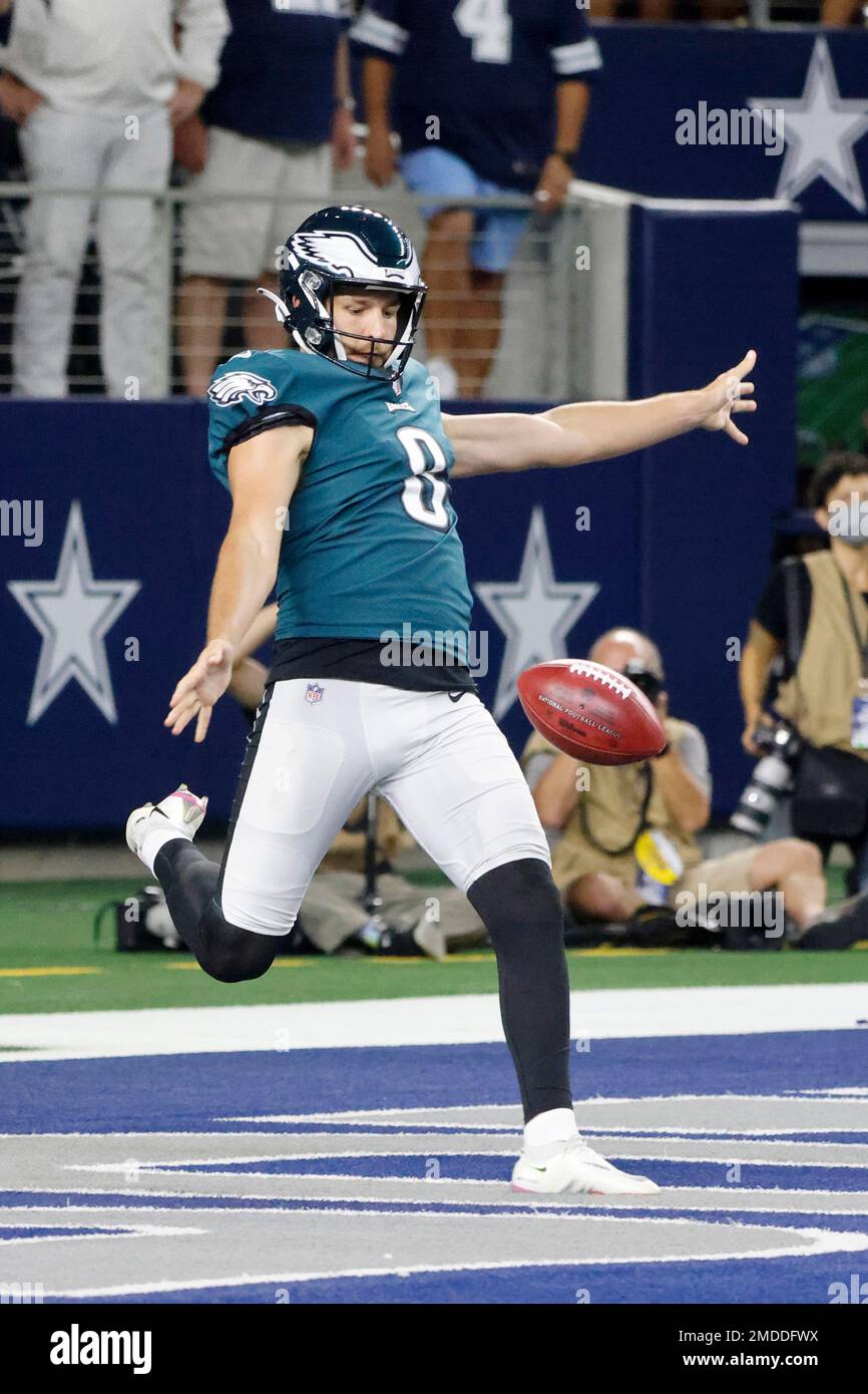 Philadelphia, Pennsylvania, USA. 30th Oct, 2022. Philadelphia PA; Philadelphia  Eagles punter Arryn Siposs (8) warms up before the start of a game against  the Pittsburgh Steelers in Philadelphia, Pennsylvania. Eric Canha/CSM/Alamy  Live