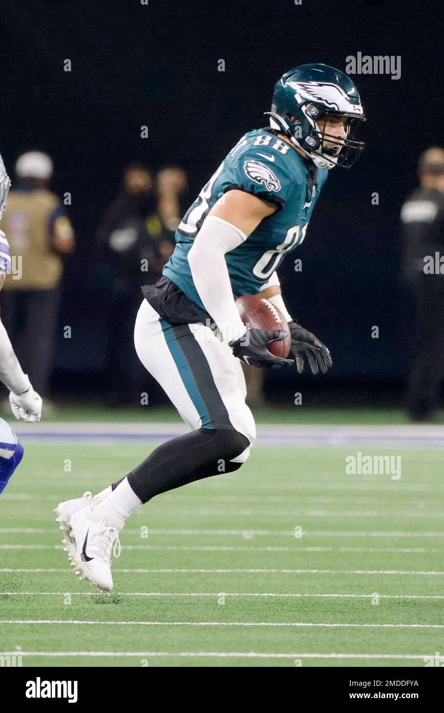 PHILADELPHIA, PA - NOVEMBER 14: Philadelphia Eagles Tight End Dallas  Goedert (88) spikes the ball to