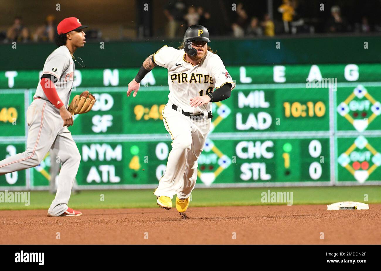 Pittsburgh Pirates Road Uniform  Cincinnati reds, Pittsburgh