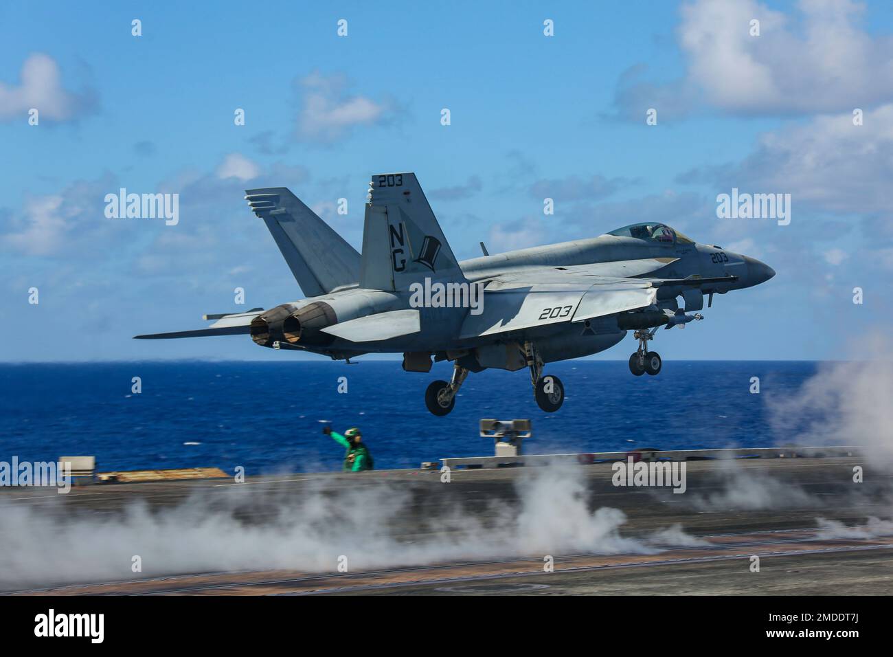 220722-N-VI910-2245 PACIFIC OCEAN (July 22, 2022) An F/A-18E Super ...