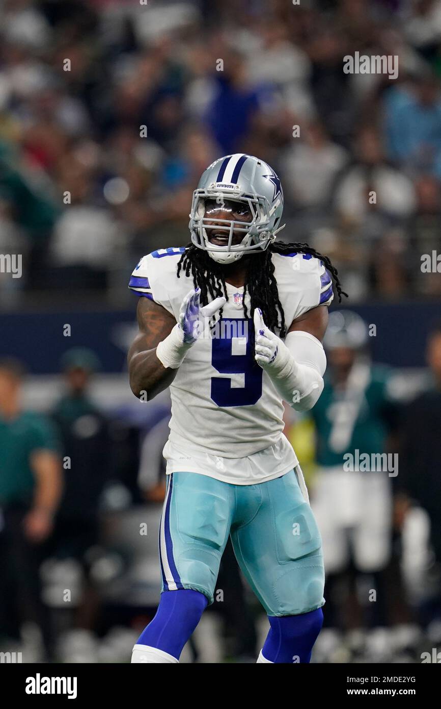 Dallas Cowboys middle linebacker Jaylon Smith (9) jogs back for