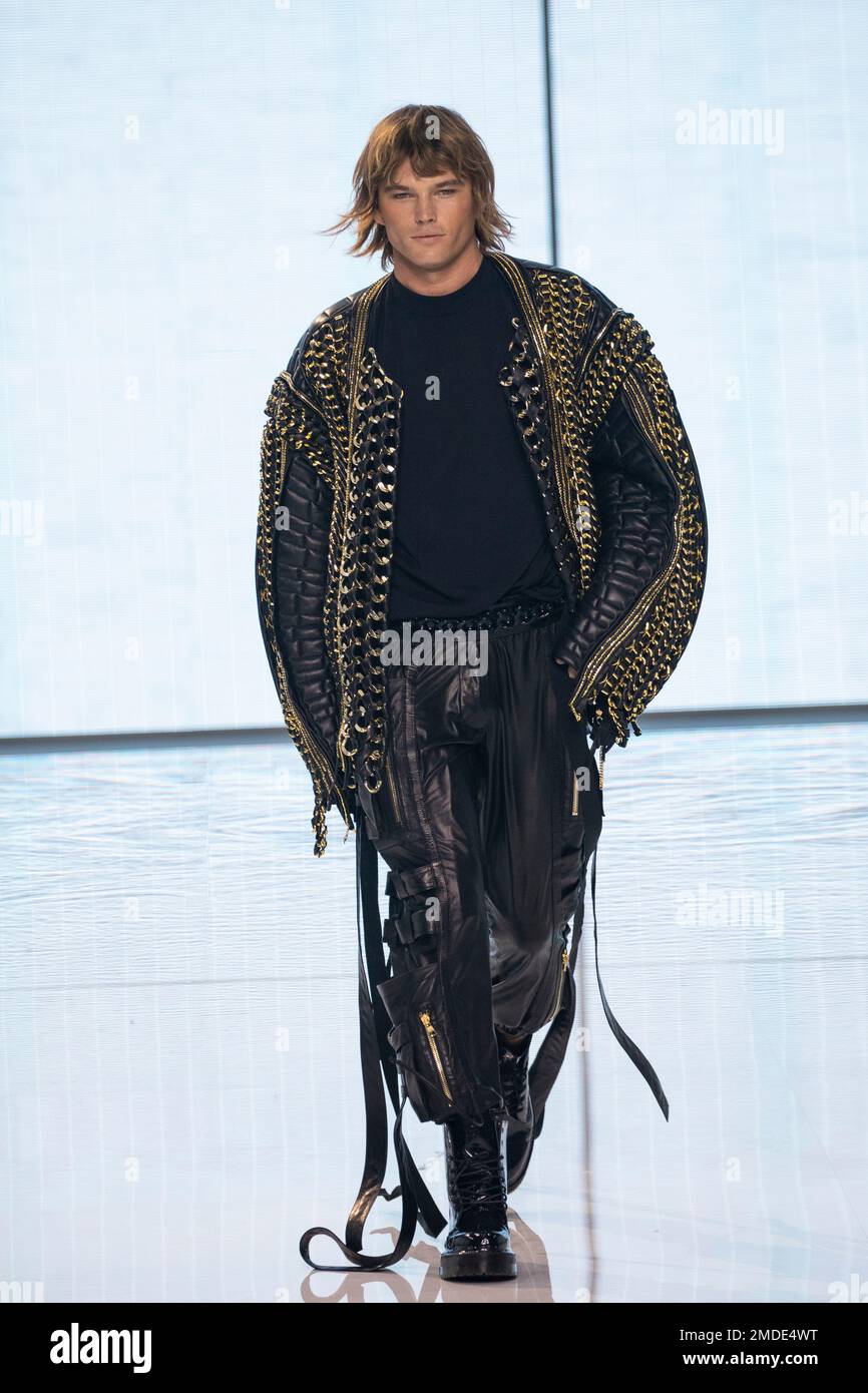 Jordan Barrett Wears A Creation For The Balmain Spring Summer 2022 jordan-barrett-wears-a-creation-for-the-balmain-spring-summer-2022