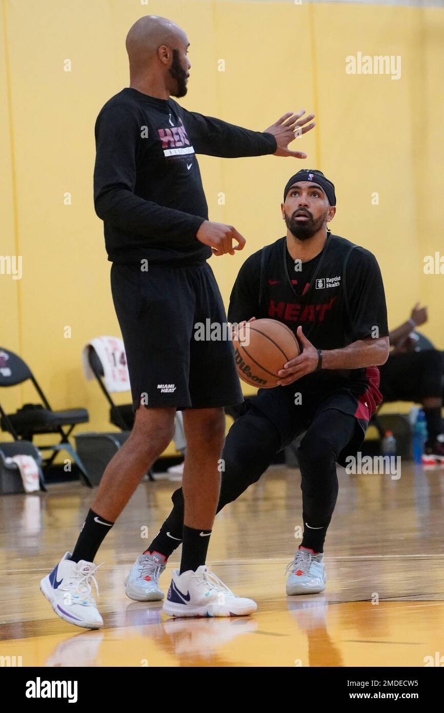 https://c8.alamy.com/comp/2MDECW5/kasib-powell-left-head-coach-of-the-heats-g-league-affiliate-the-sioux-falls-skyforce-puts-up-a-block-as-miami-heat-guard-gabe-vincent-goes-up-for-a-shot-in-practice-during-nba-camp-tuesday-sept-28-2021-in-miami-ap-photowilfredo-lee-2MDECW5.jpg