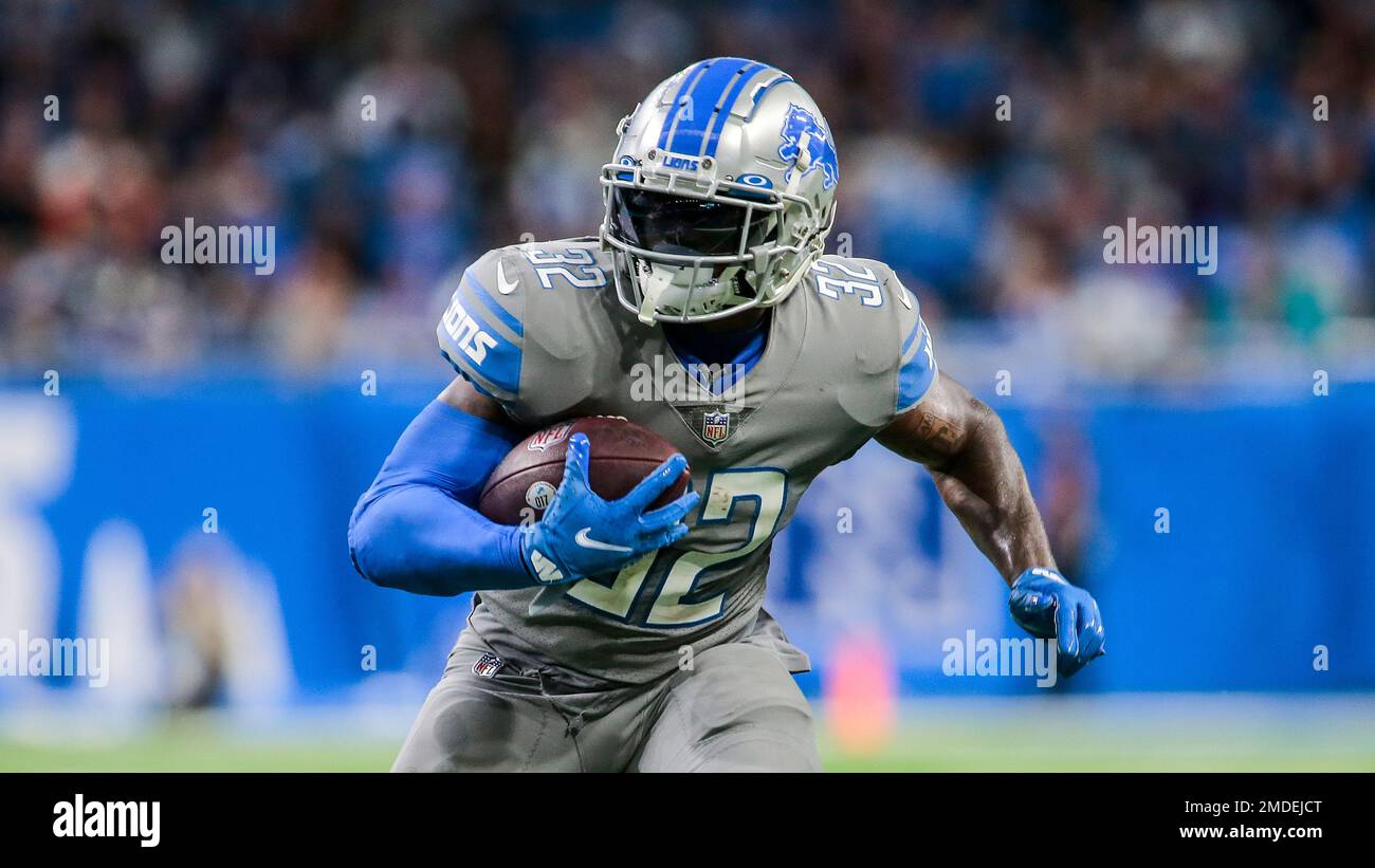 Detroit Lions running back D'Andre Swift (32) carries the ball