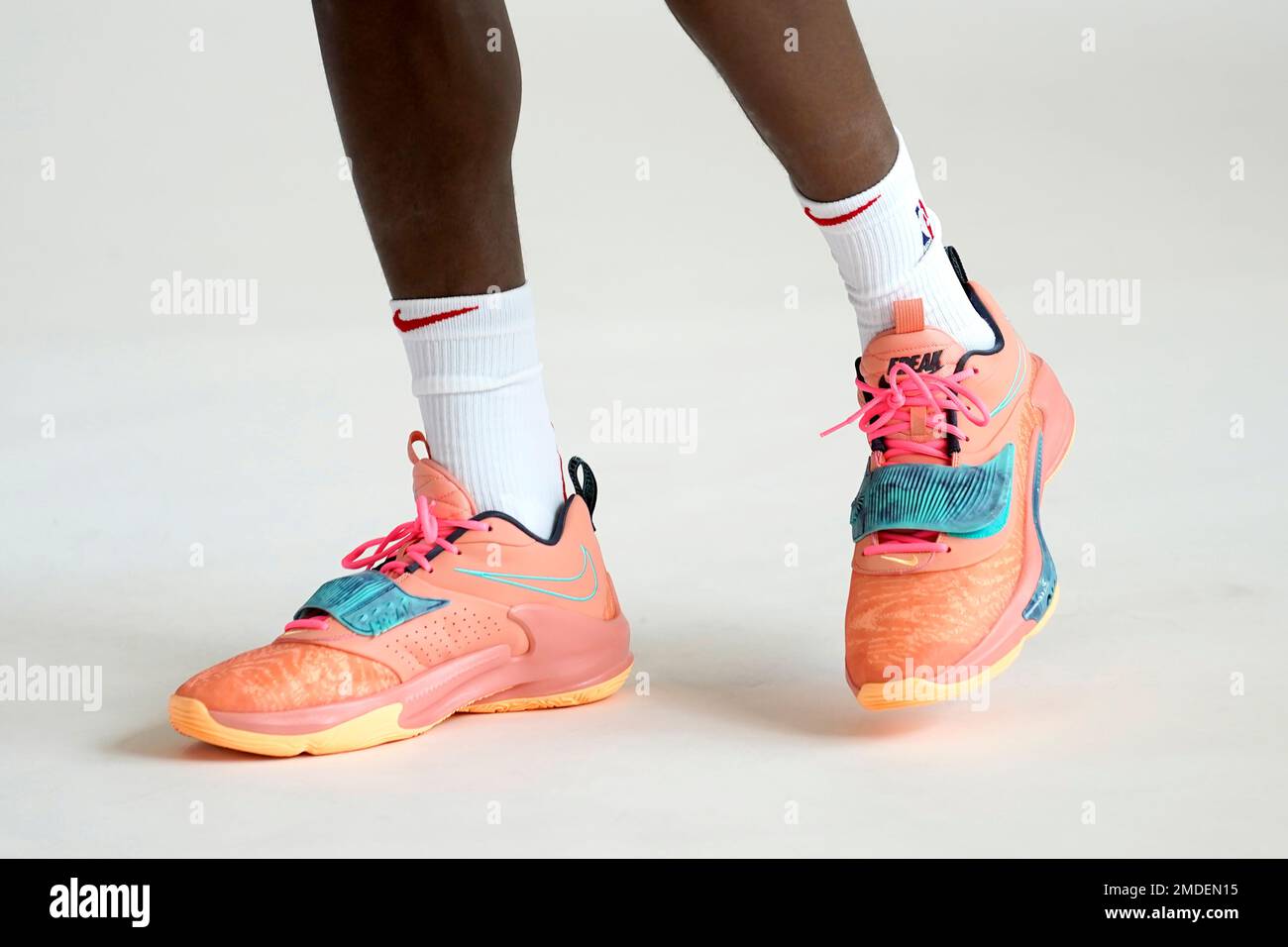 Which basketball shoes Ayo Dosunmu wore