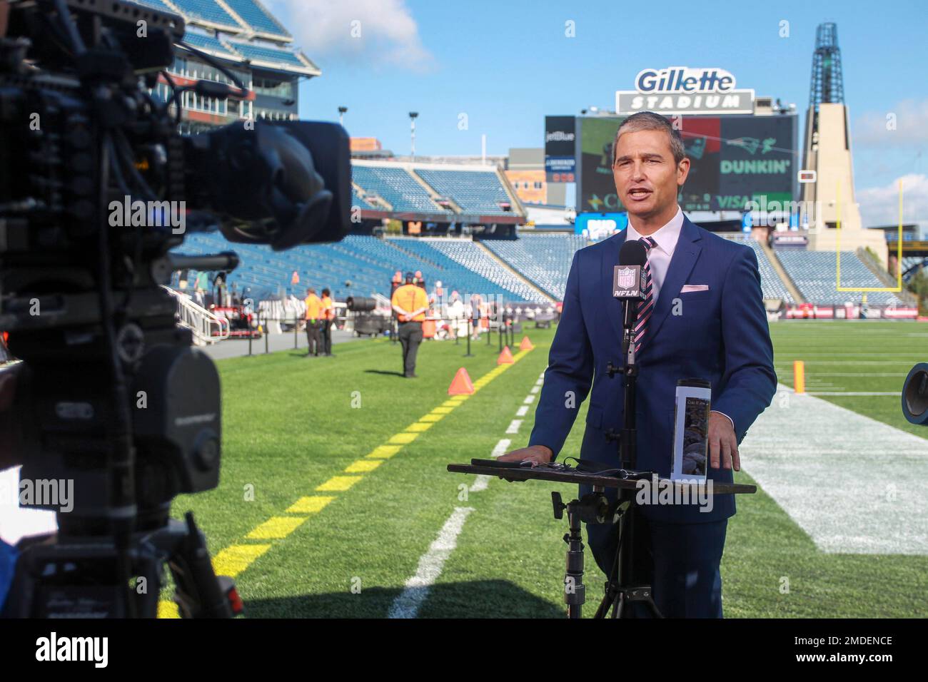 NFL Network reporter Mike Giardi reports from the sidelines prior to the  start of an NFL football game, Sunday, Nov. 14, 2021, in Foxborough, Mass.  (AP Photo/Greg M. Cooper Stock Photo - Alamy