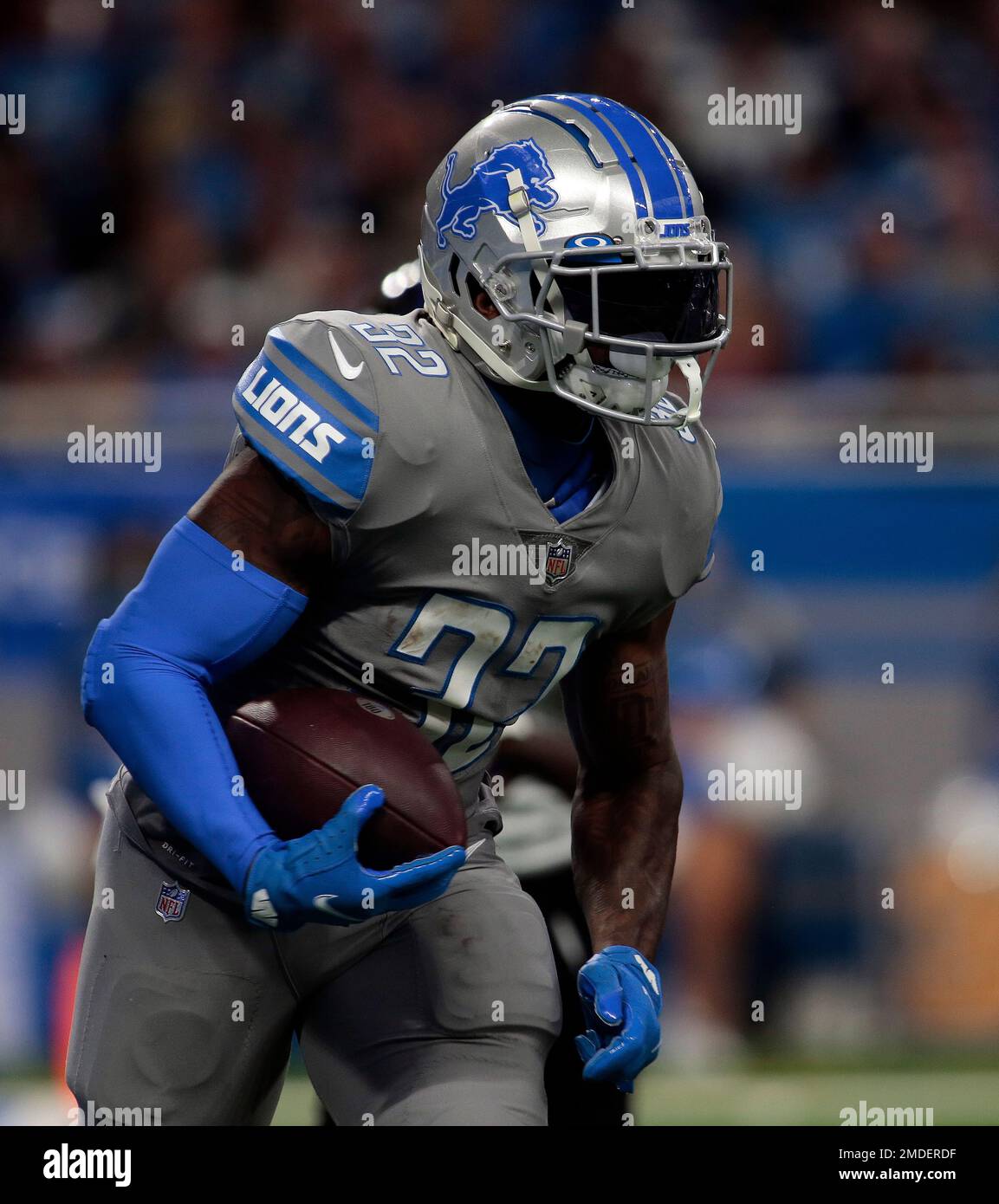 Detroit Lions running back D'Andre Swift (32) rushes in the first half of  an NFL football game against the Baltimore Ravens in Detroit, Sunday, Sept.  26, 2021. (AP Photo/Tony Ding Stock Photo -