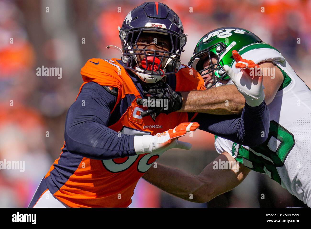 Denver Broncos outside linebacker Von Miller (58) moves past New York ...