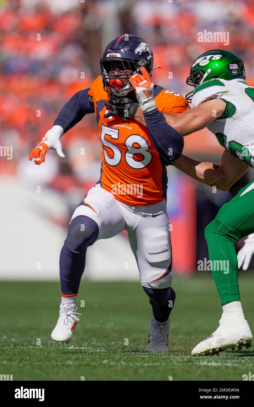 Denver Broncos outside linebacker Von Miller (58) plays against the New ...